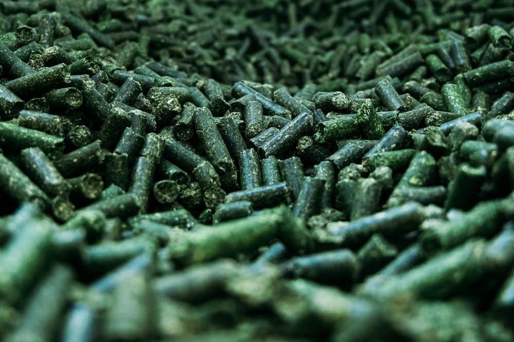 Yembroos® Alfalfa Pellets – a rich source of digestible fiber, protein, and calcium for herbivores and specialty livestock.